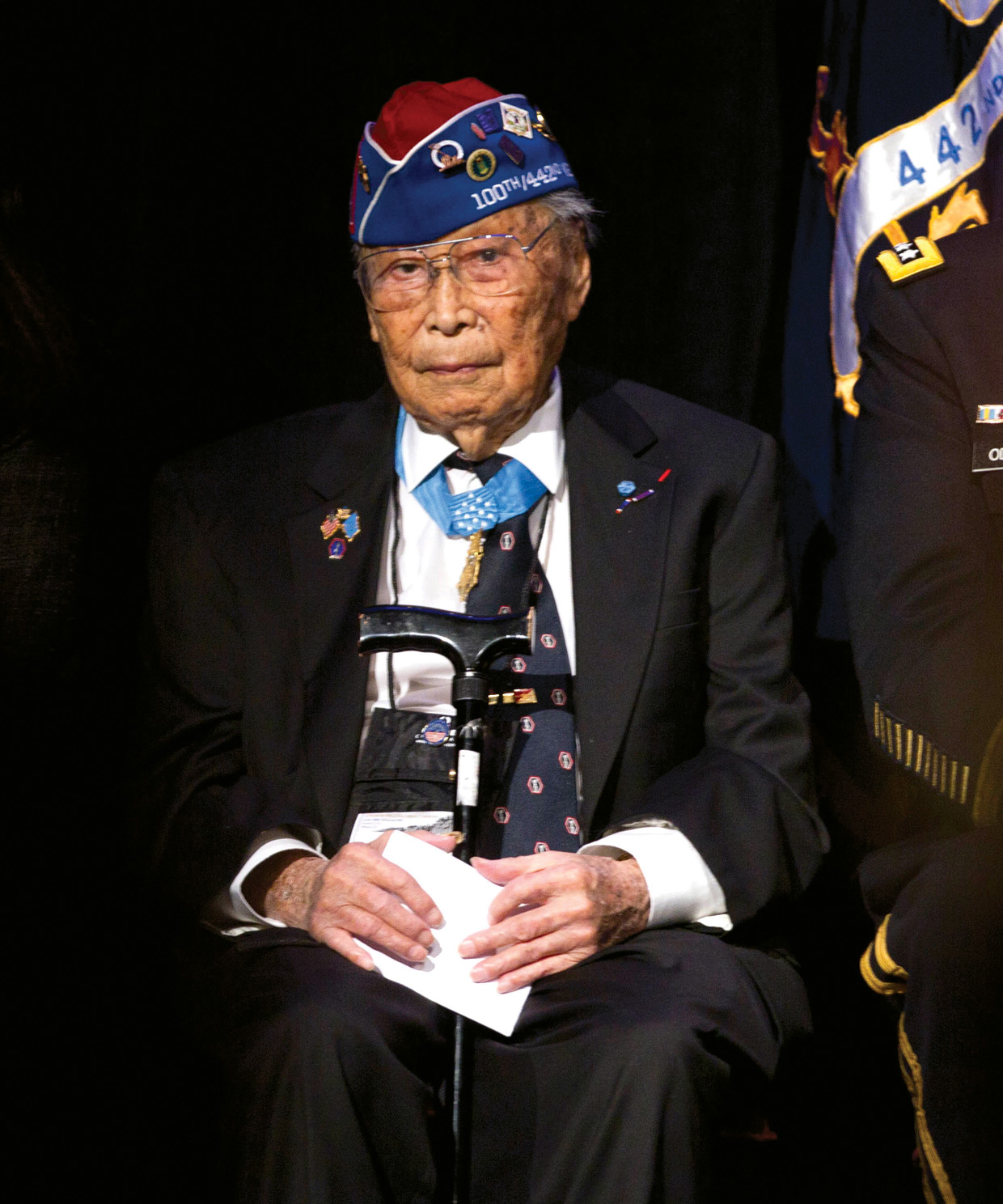 乔Sakato获得了荣誉勋章勇敢在法国但断言,“我不是英雄。”他在2015年去世,享年94岁。
