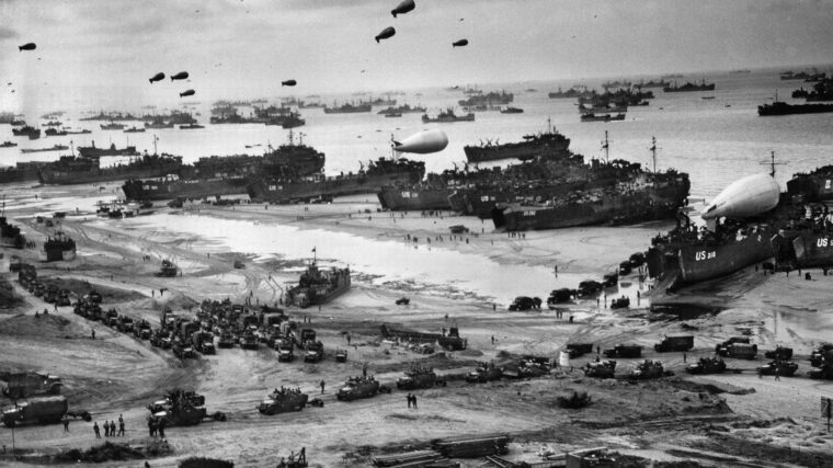 1944年6月盟军在诺曼底海滩。双重间谍胡安Pujol加西亚让德国人相信诺曼底登陆是一个消遣和主要着陆会不加。