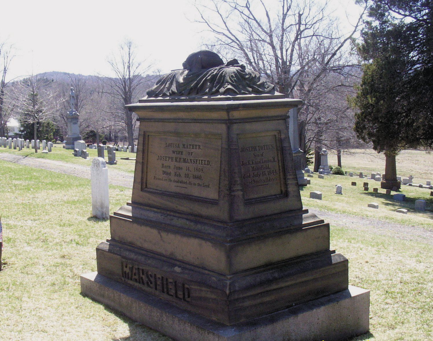 曼斯菲尔德的坟墓。他是最古老的将军在战争中丧生。