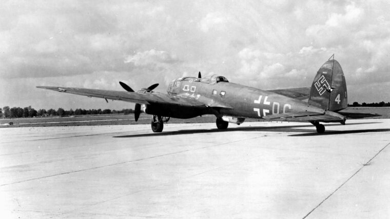 拍摄被联军俘虏后,这个修改他- 111炸弹是用作飞行炸弹载体在Reichenberg项目的实施。