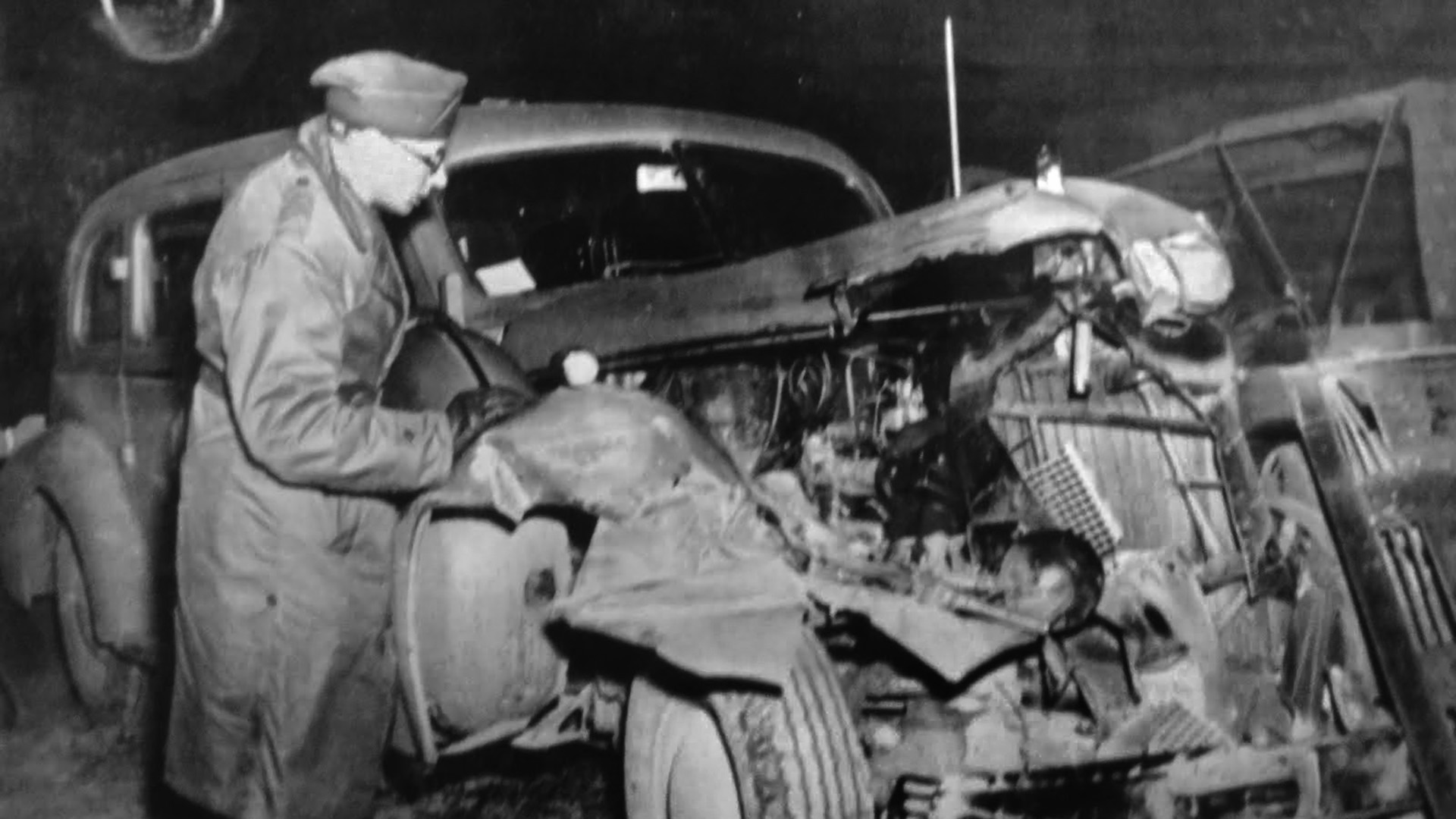 1945年12月9日，乔治·巴顿将军的汽车被一辆军用卡车撞了。调查人员认为这起事故无关紧要，但巴顿后来因伤死亡，引发了阴谋论。