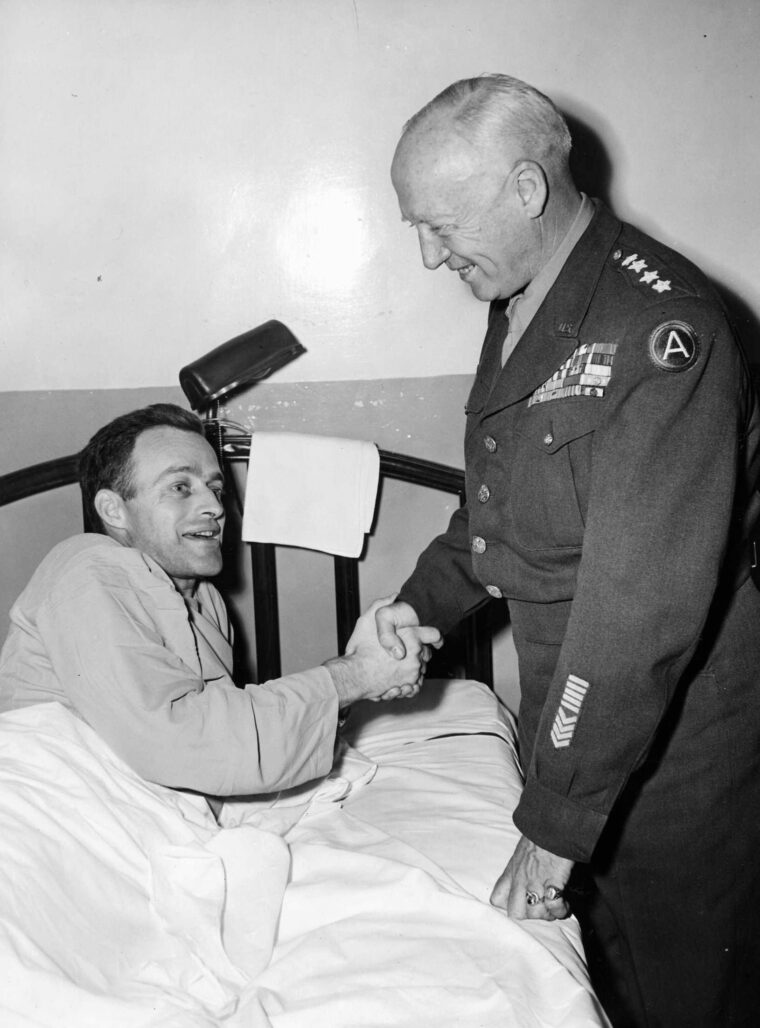 巴顿将军访问他的女婿,中校约翰水域,而后者在沃尔特里德陆军医院休养在华盛顿特区水域举行的德国战俘集中营了三年。据报道,巴顿试图营救行动。