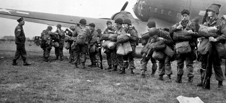 操作市场花园,一个大胆的计划迅速结束战争,是一个盟军灾难在荷兰。但公司举行的第82空降师。
