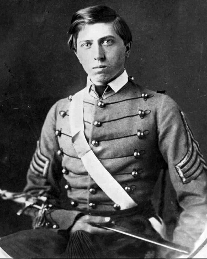 1861年6月，库欣从西点军校毕业后，就去了华盛顿，在那里训练志愿军。