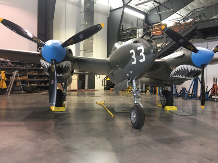 这架原始的洛克希德P-38，“白色33”，被埋在新几内亚丛林的一个坑里几十年，后来在西太平洋修复设施被打捞出来并恢复到比新的更好的状态。