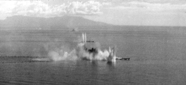 在第二次世界大战的最后一次海战中，甘比尔湾护航航母落入海军炮火之下。必威体育娱乐平台