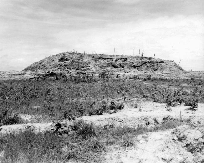 遭受重创的地形特征被称为“糖面包山”,作者威廉和海军老兵曼彻斯特表示,预期寿命是“七秒。”