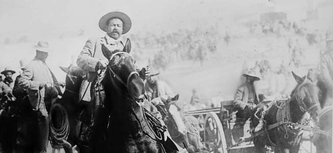 Pancho Villa的崛起伴随着20世纪初席卷墨西哥的无法无天和革命热情的加剧。